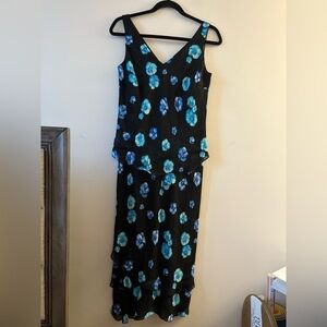 Evan-Picone Floral V-neck Midi tiered dress